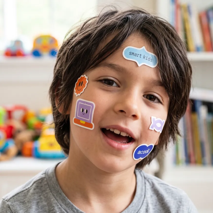 Sistema visual de Acadi aplicado en piezas y merchandising