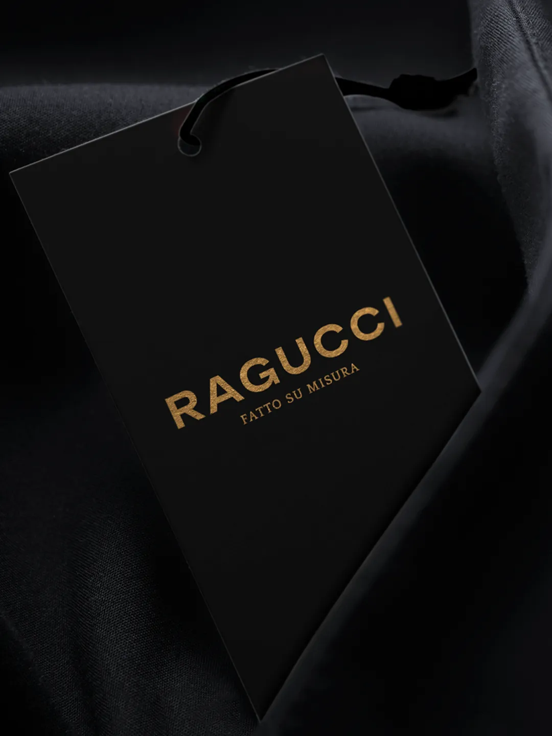 Ragucci: etiqueta de indumentaria