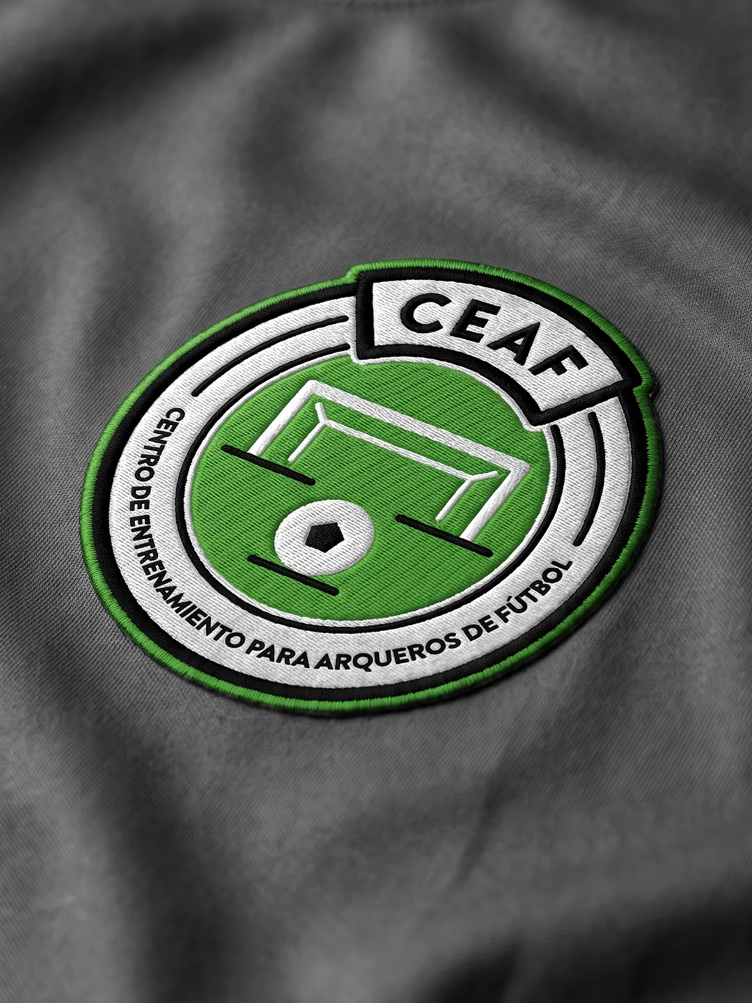 CEAF: escudo bordado en la camiseta