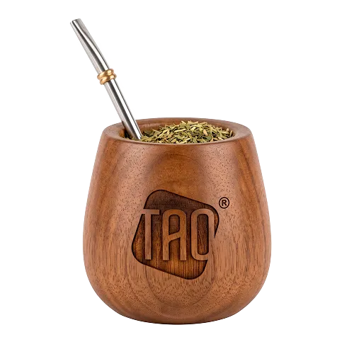 Mate de madera con la marca TAO