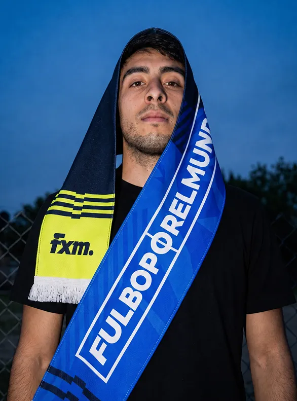 Jugador de FXM con la bufanda