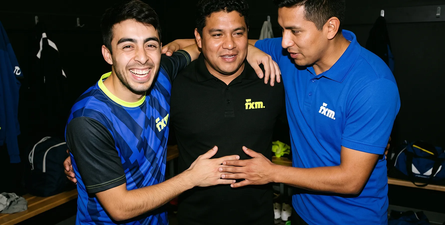 El equipo de FXM en el vestuario